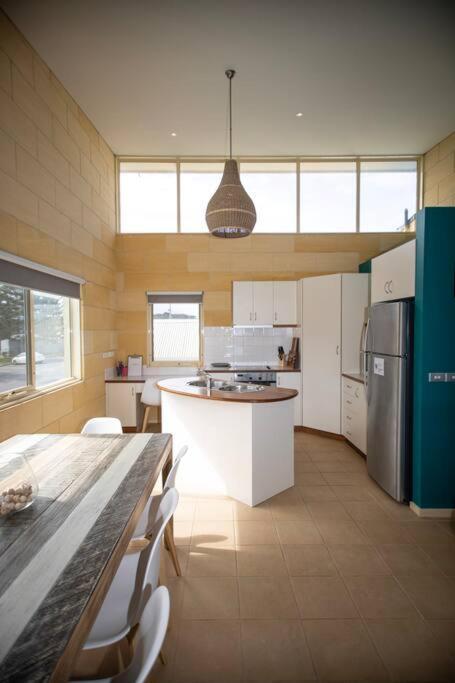 Surf Break At Bayview Villas Sea View Port Campbell Extérieur photo